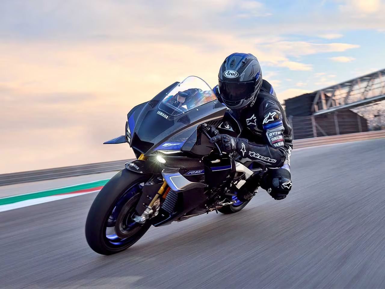 Yamaha YZF-R1 2025 - kini tampil pengayaan MotoGP! | Careta